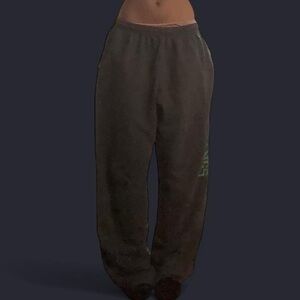 Grey Sweatpants “MUSTANG” in green